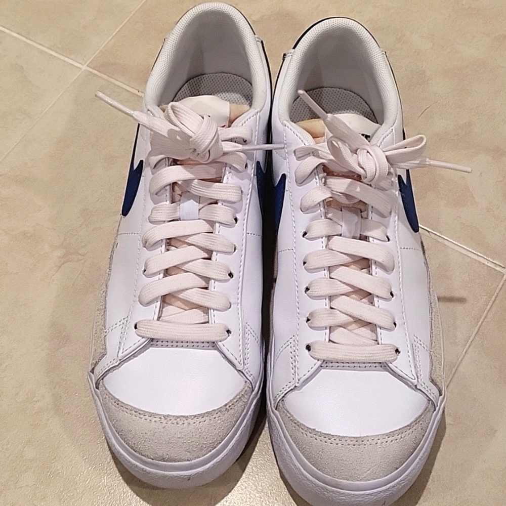Nike tennis shoes